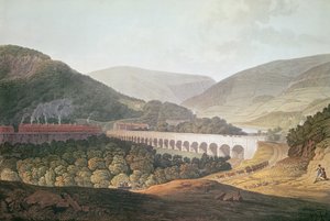 Vista de un puente de piedra sobre el valle y el río en Risca en Monmouthshire